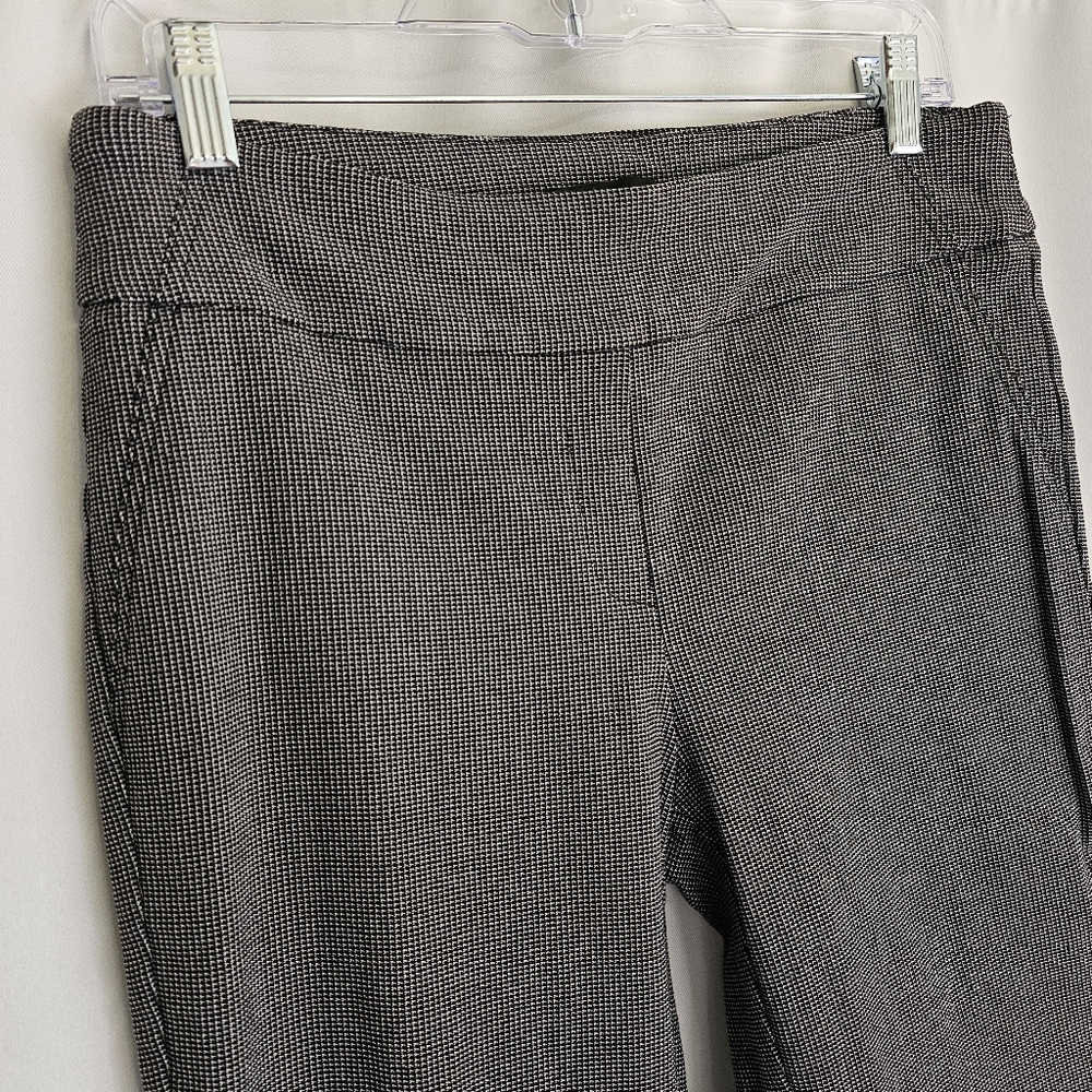 Hilary Radley size Medium pull on stretchy trousers dress pants